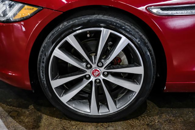 2017 Jaguar Xe Xe 20d Prestige Sedan 4d - Image 47