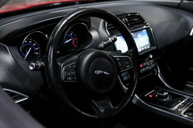 2017 Jaguar Xe Xe 20d Prestige Sedan 4d - Image 16