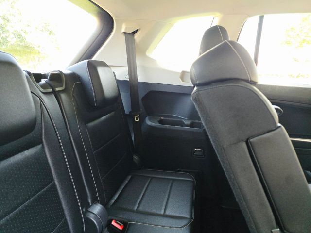 2021 Volkswagen Tiguan - Image 41