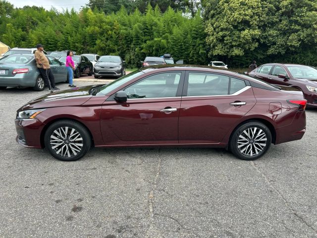 2025 Nissan Altima - Image 4