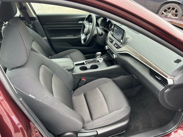 2025 Nissan Altima - Image 17