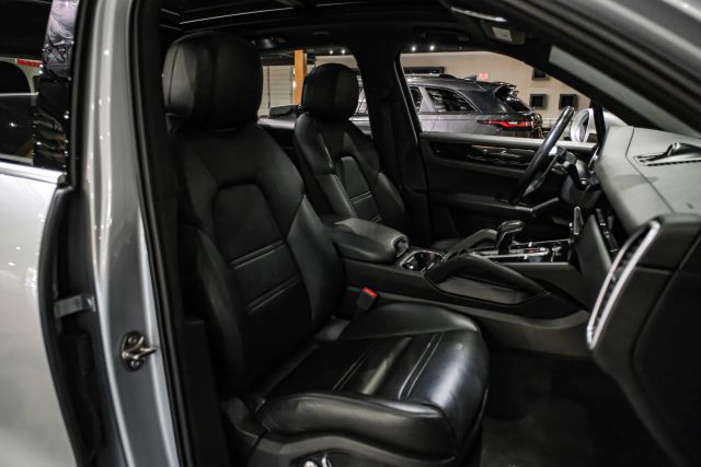 2019 Porsche Cayenne Sport Utility 4d - Image 29