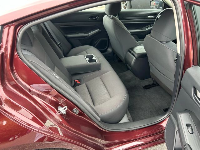 2025 Nissan Altima - Image 12