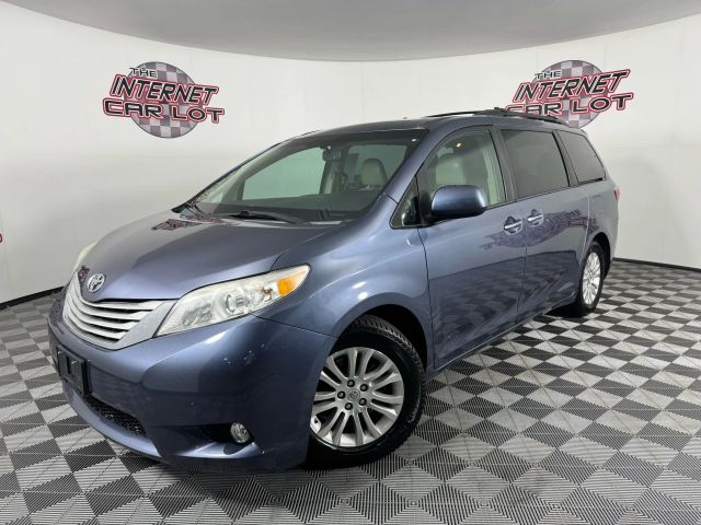 Image of 2015 TOYOTA SIENNA  XLE MINIVAN 4D