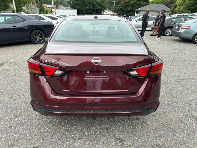 2025 Nissan Altima - Image 6