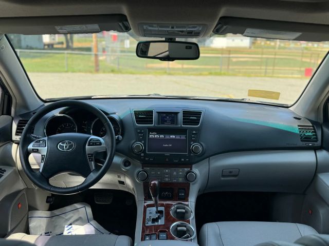 2012 Toyota Highlander Limited Sport Utility 4d - Image 12