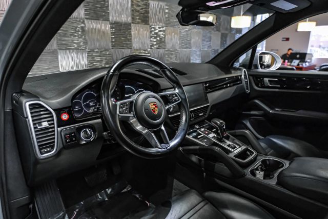2019 Porsche Cayenne Sport Utility 4d - Image 3