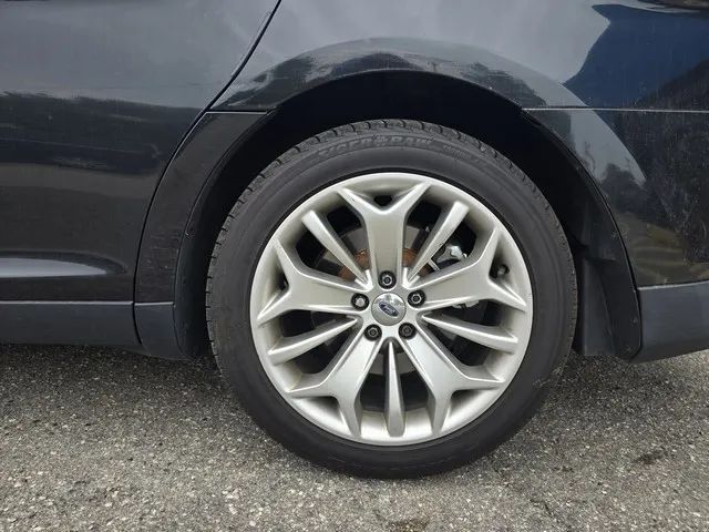 2013 Ford Taurus - Image 7