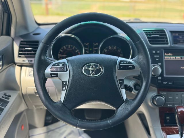 2012 Toyota Highlander Limited Sport Utility 4d - Image 13