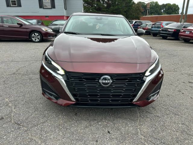 2025 Nissan Altima - Image 2