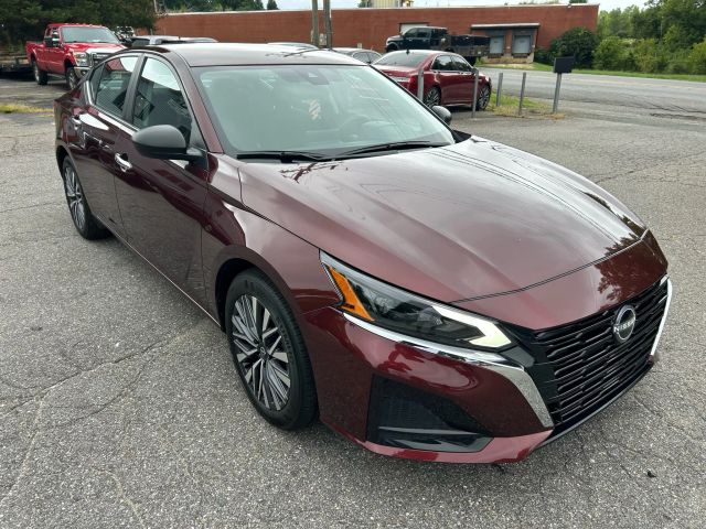 2025 Nissan Altima - Image 9