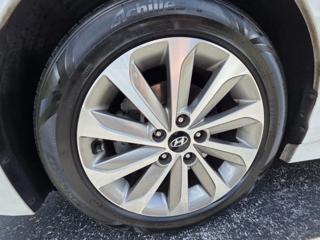 2015 Hyundai Sonata - Image 26