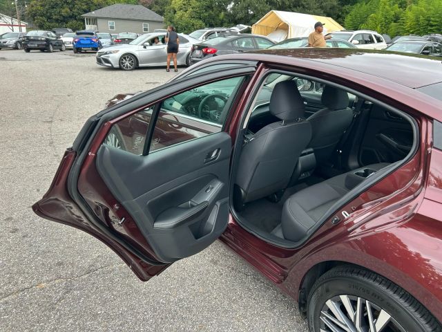 2025 Nissan Altima - Image 15
