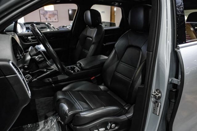 2019 Porsche Cayenne Sport Utility 4d - Image 4