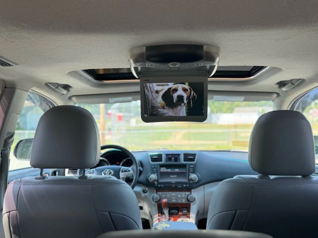 2012 Toyota Highlander Limited Sport Utility 4d - Image 17