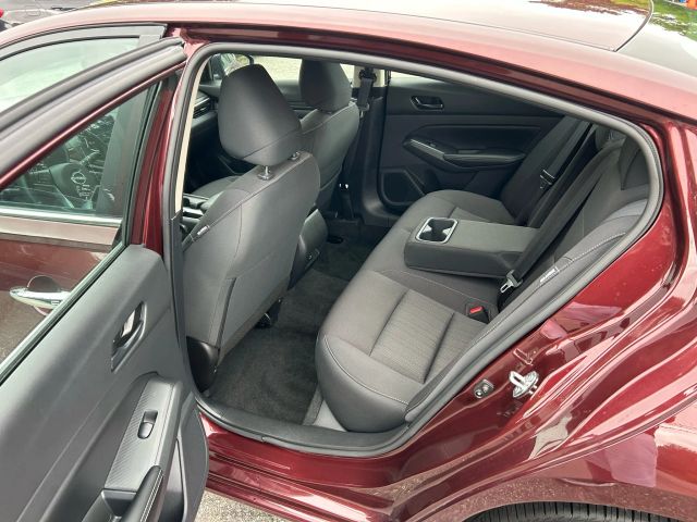 2025 Nissan Altima - Image 14