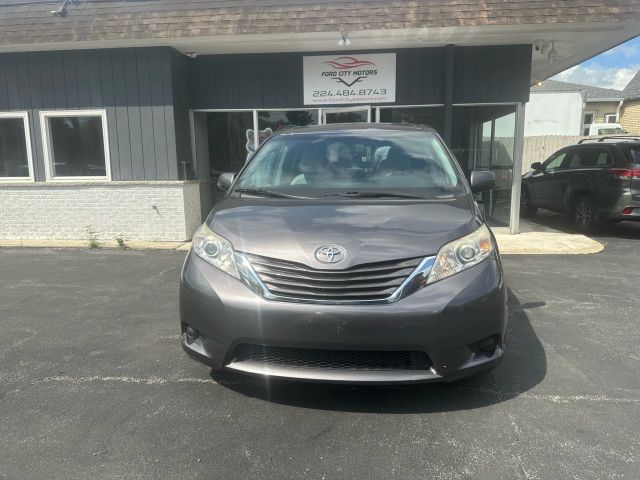 Used 2017 Toyota Sienna LE with VIN 5TDKZ3DCXHS857987 for sale in Elgin, IL