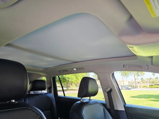 2021 Volkswagen Tiguan - Image 34