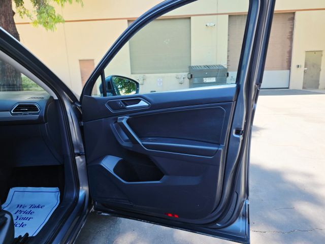 2021 Volkswagen Tiguan - Image 28