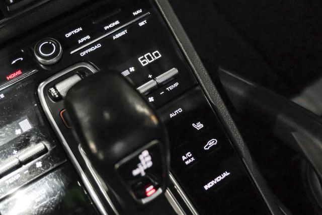 2019 Porsche Cayenne Sport Utility 4d - Image 25