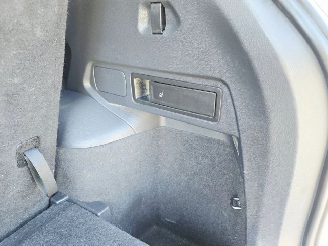 2021 Volkswagen Tiguan - Image 52