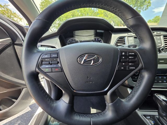 2015 Hyundai Sonata - Image 21