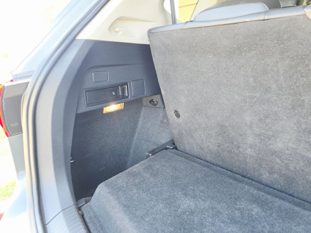 2021 Volkswagen Tiguan - Image 53