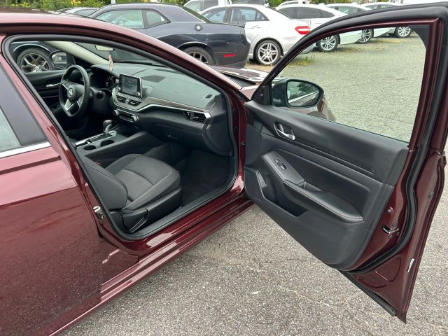 2025 Nissan Altima - Image 18