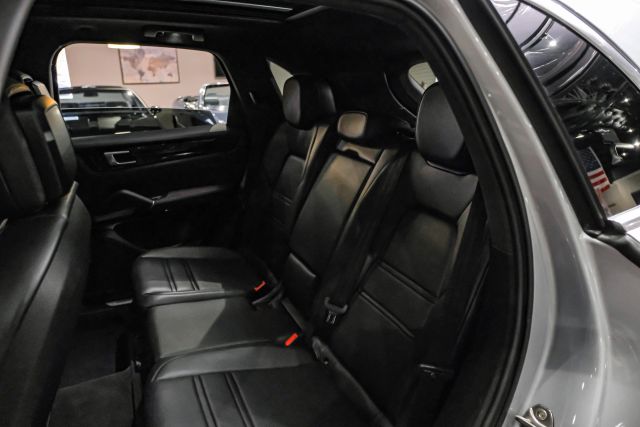 2019 Porsche Cayenne Sport Utility 4d - Image 33