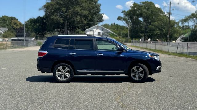 2012 Toyota Highlander Limited Sport Utility 4d - Image 4