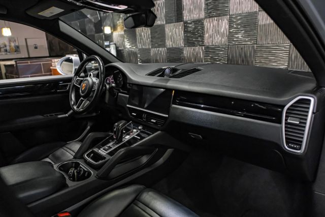 2019 Porsche Cayenne Sport Utility 4d - Image 11