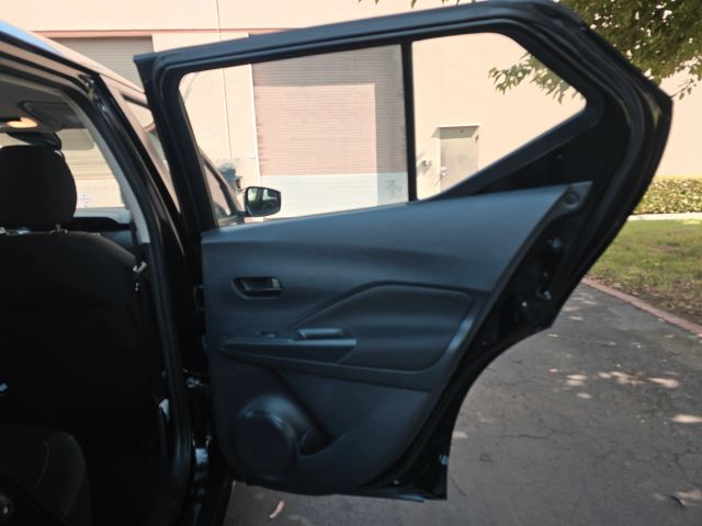 2021 Nissan Kicks - Image 30