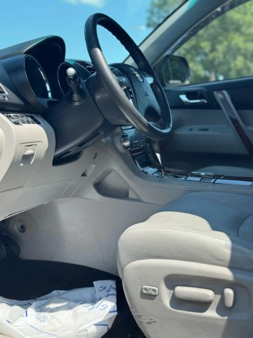 2012 Toyota Highlander Limited Sport Utility 4d - Image 18