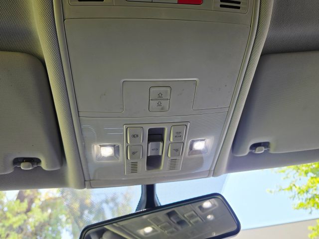 2021 Volkswagen Tiguan - Image 25