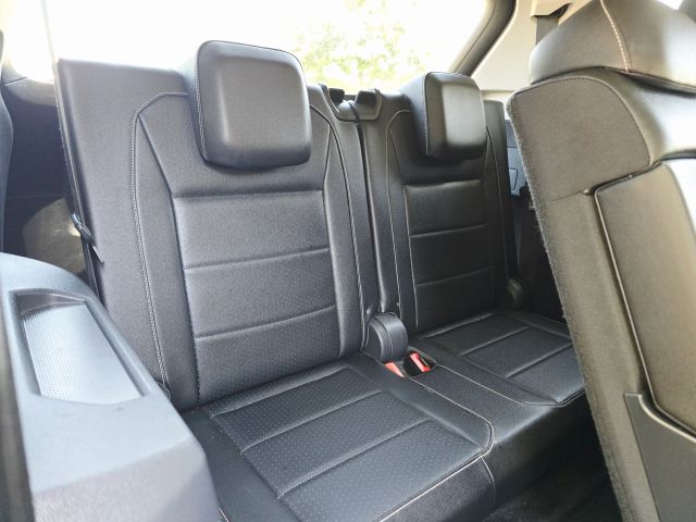 2021 Volkswagen Tiguan - Image 40