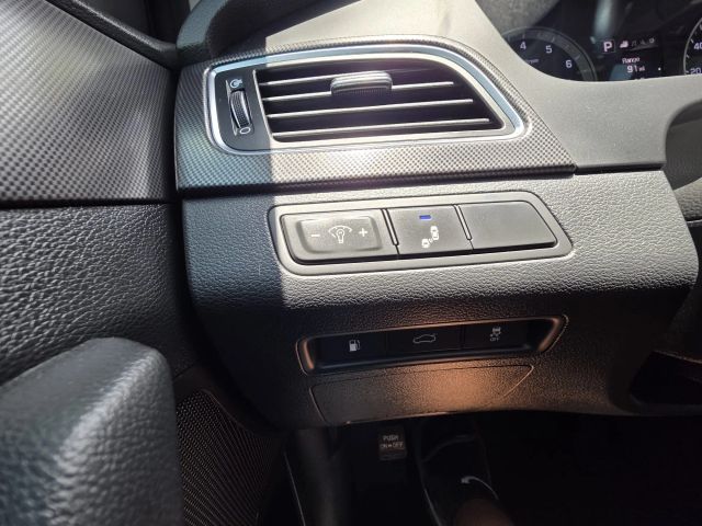 2015 Hyundai Sonata - Image 22