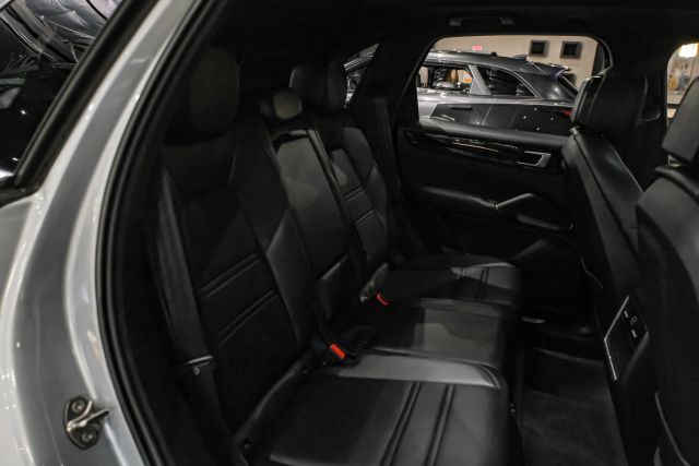 2019 Porsche Cayenne Sport Utility 4d - Image 30