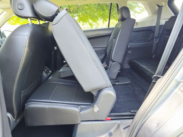 2021 Volkswagen Tiguan - Image 45