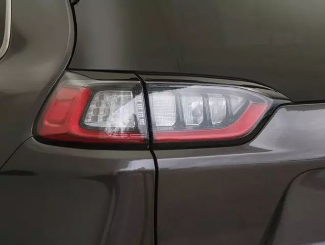 2021 JEEP CHEROKEE LATITUDE PLUS SPORT UTILITY 4D