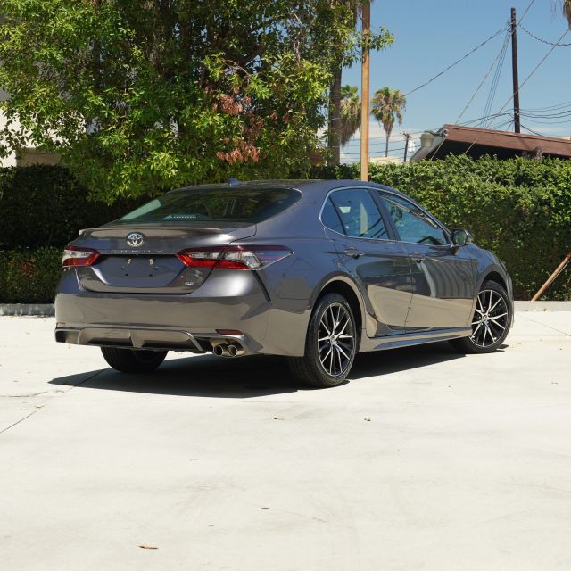 2022 TOYOTA CAMRY SE SEDAN 4D