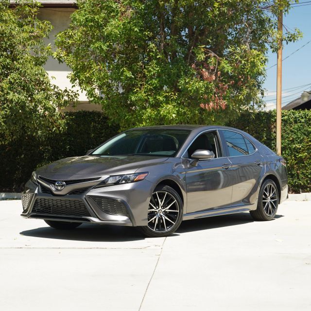 2022 TOYOTA CAMRY SE SEDAN 4D