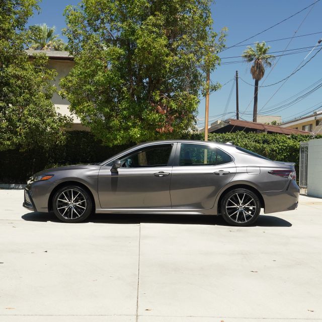 2022 TOYOTA CAMRY SE SEDAN 4D