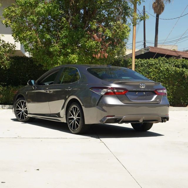 2022 TOYOTA CAMRY SE SEDAN 4D