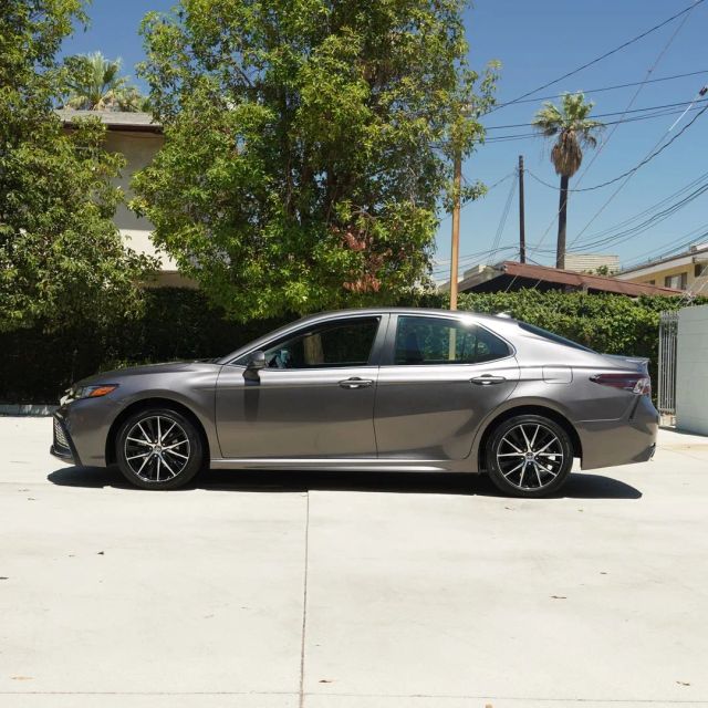 2022 TOYOTA CAMRY SE SEDAN 4D