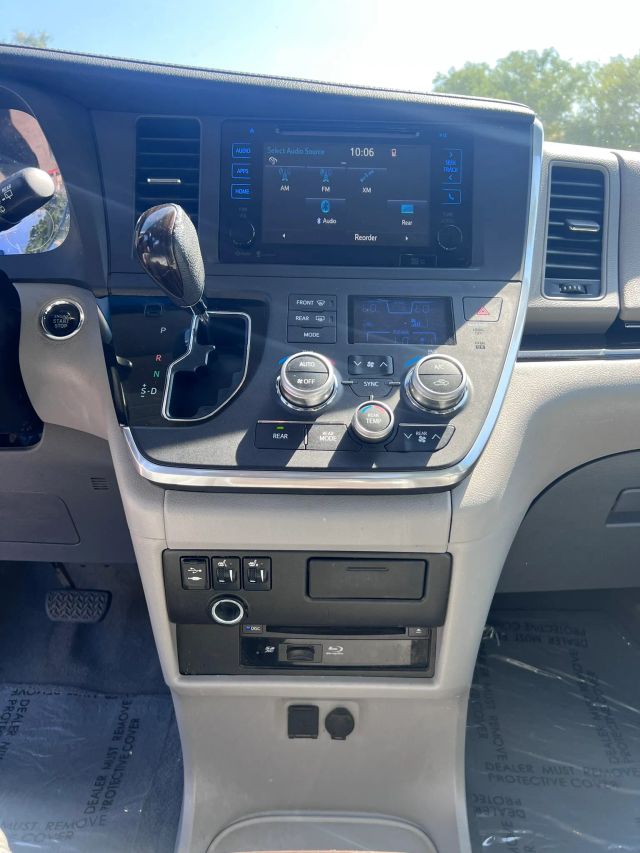 2015 TOYOTA SIENNA XLE MINIVAN 4D
