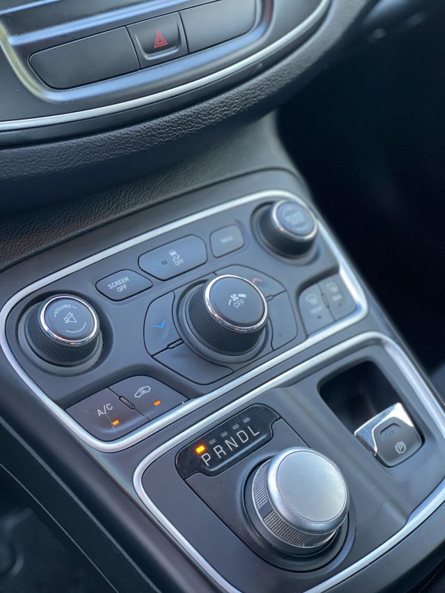 2015 CHRYSLER 200 LIMITED SEDAN 4D