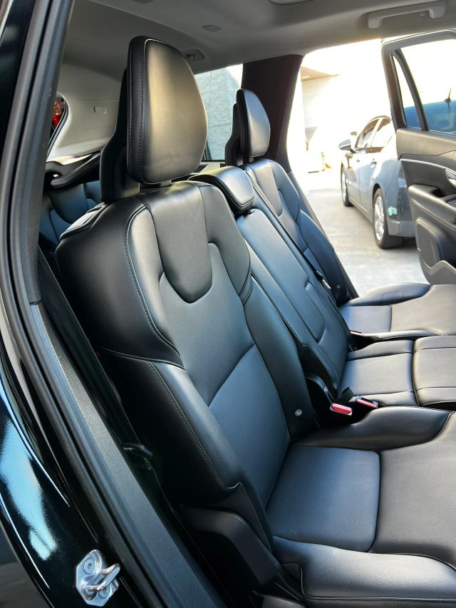 2020 VOLVO XC90 T5 MOMENTUM SPORT UTILITY 4D