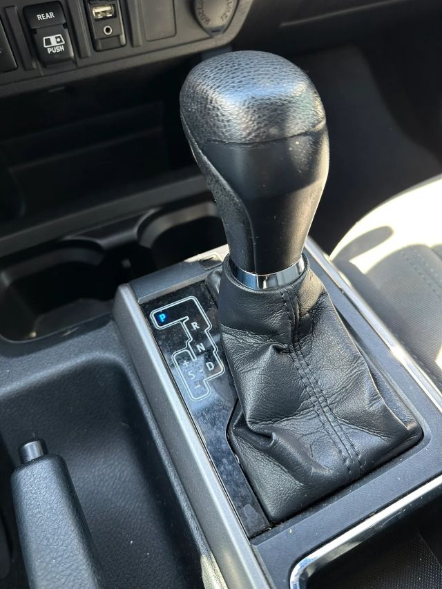 2019 TOYOTA TACOMA DOUBLE CAB SR5 PICKUP 4D 5 FT