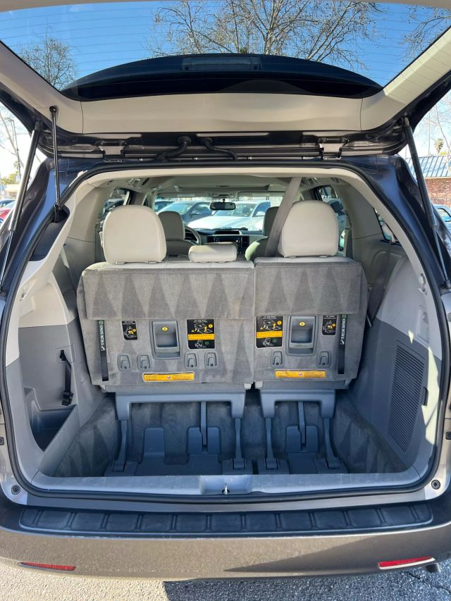 2013 TOYOTA SIENNA XLE MINIVAN 4D