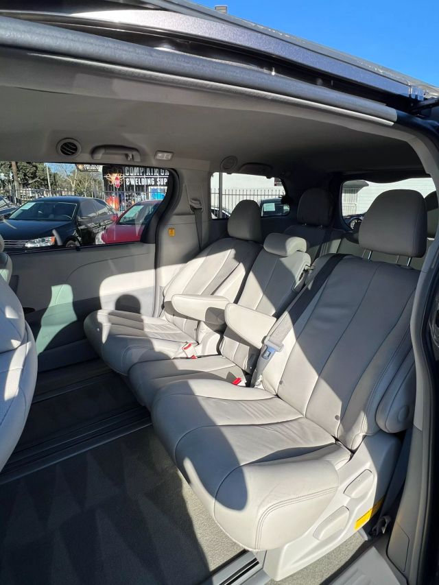 2013 TOYOTA SIENNA XLE MINIVAN 4D